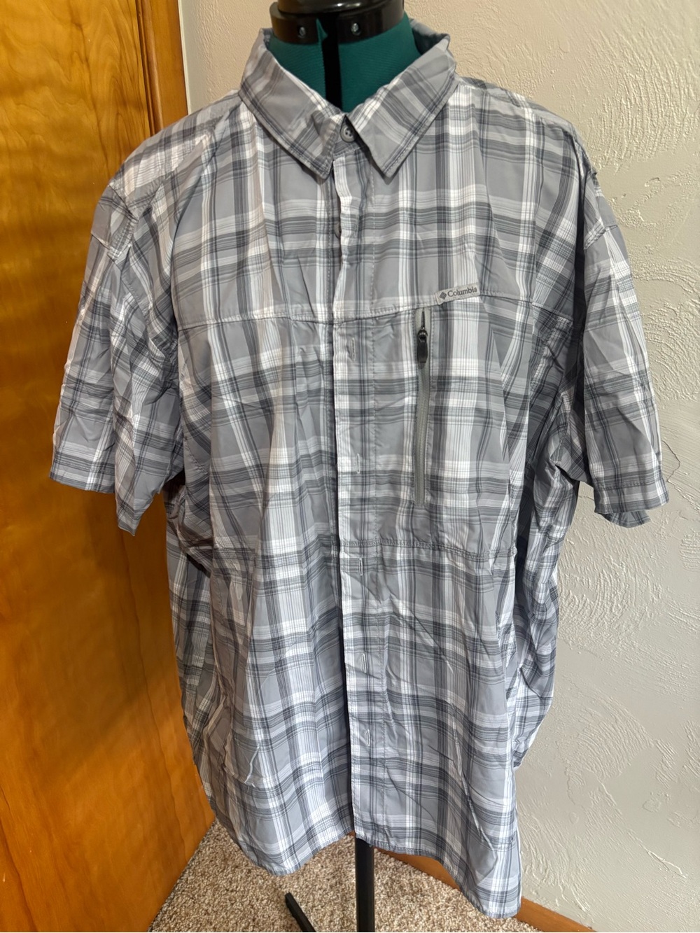 Columbia Gray Plaid Short-Sleeve Button-Down Shirt